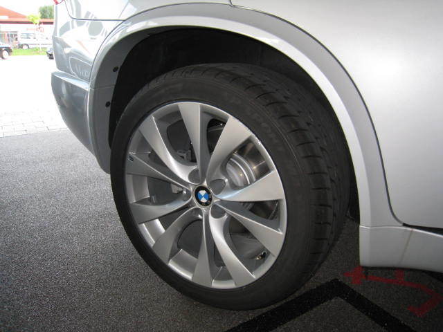 BMW () X5 (E70):  