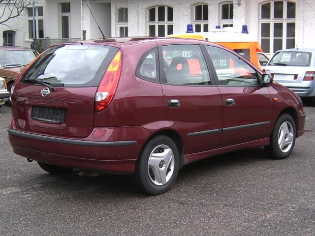 Nissan () Almera Tino (V10):  