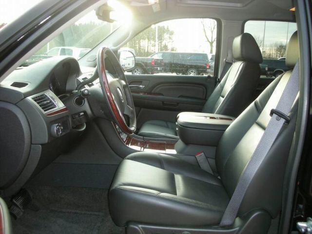 Cadillac () Escalade II (GMT800):  
