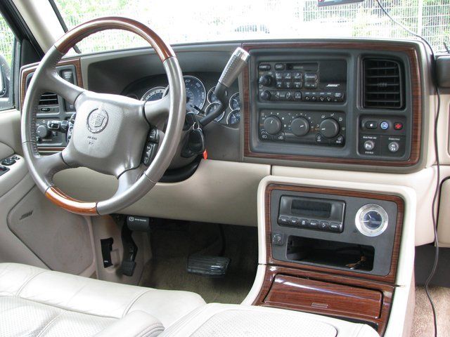 Cadillac () Escalade II PickUp (GMT800):  