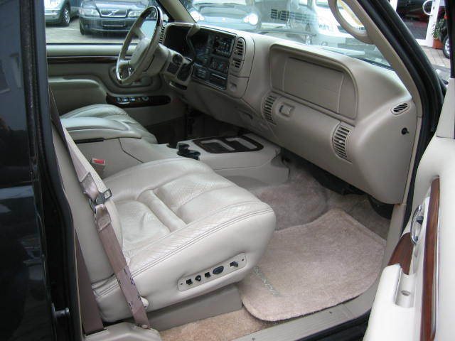 Cadillac () Escalade I (GMT400):  