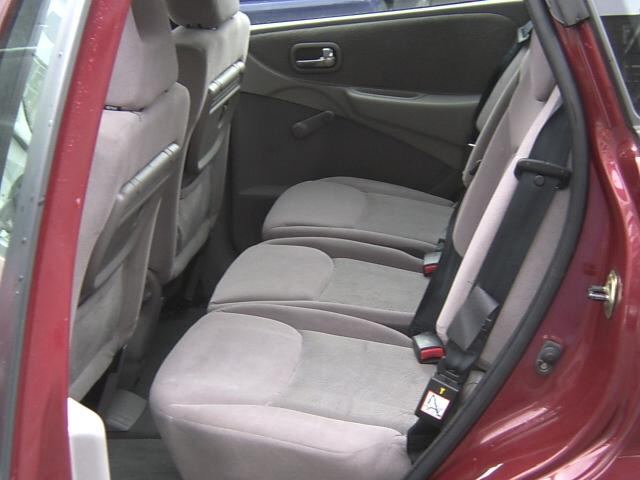 Nissan () Almera Tino (V10):  