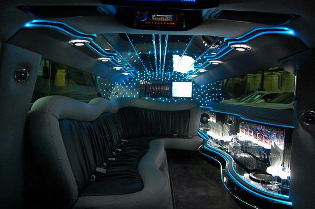 Chrysler () 300C Super Stretch Limousine:  