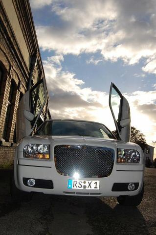 Chrysler () 300C Super Stretch Limousine:  