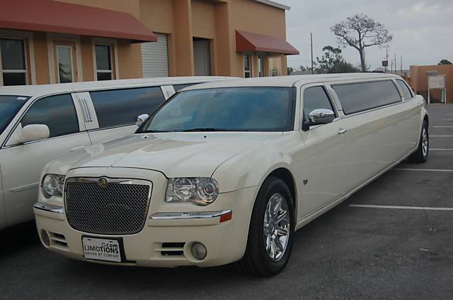 Chrysler () 300C Super Stretch Limousine:  