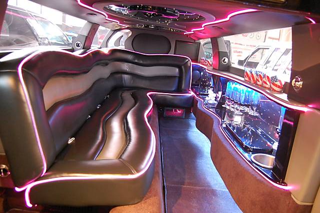 Chrysler () 300C Super Stretch Limousine:  