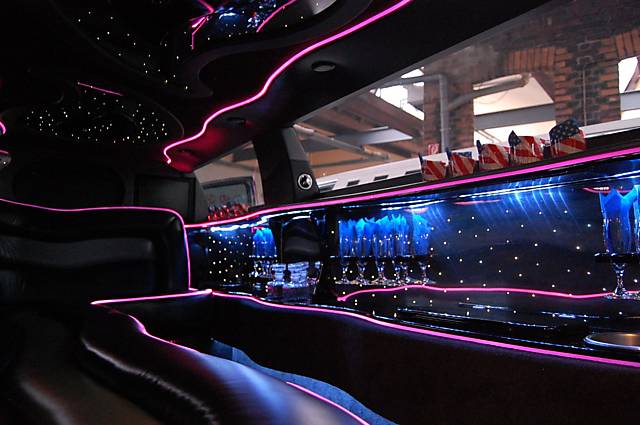 Chrysler () 300C Super Stretch Limousine:  