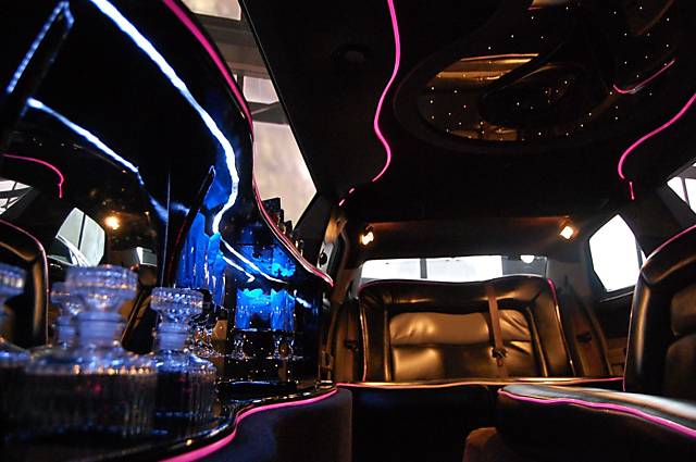 Chrysler () 300C Super Stretch Limousine:  