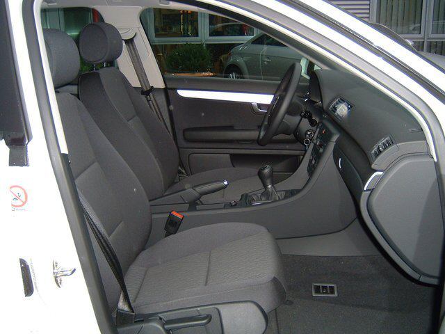 Audi () A4 III (8EC), RS4:  