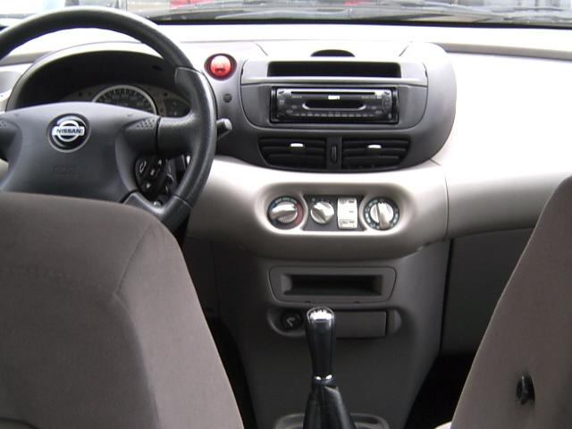 Nissan () Almera Tino (V10):  