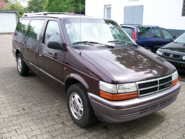 Chrysler () Grand Voyager II:  