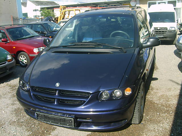 Chrysler () Grand Voyager III:  