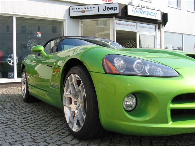 Chrysler () Viper SRT 10 Cabrio:  