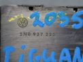 Кнопка фиксатора стояночного тормоза Audi / VW Тигуан 1 фотография №2